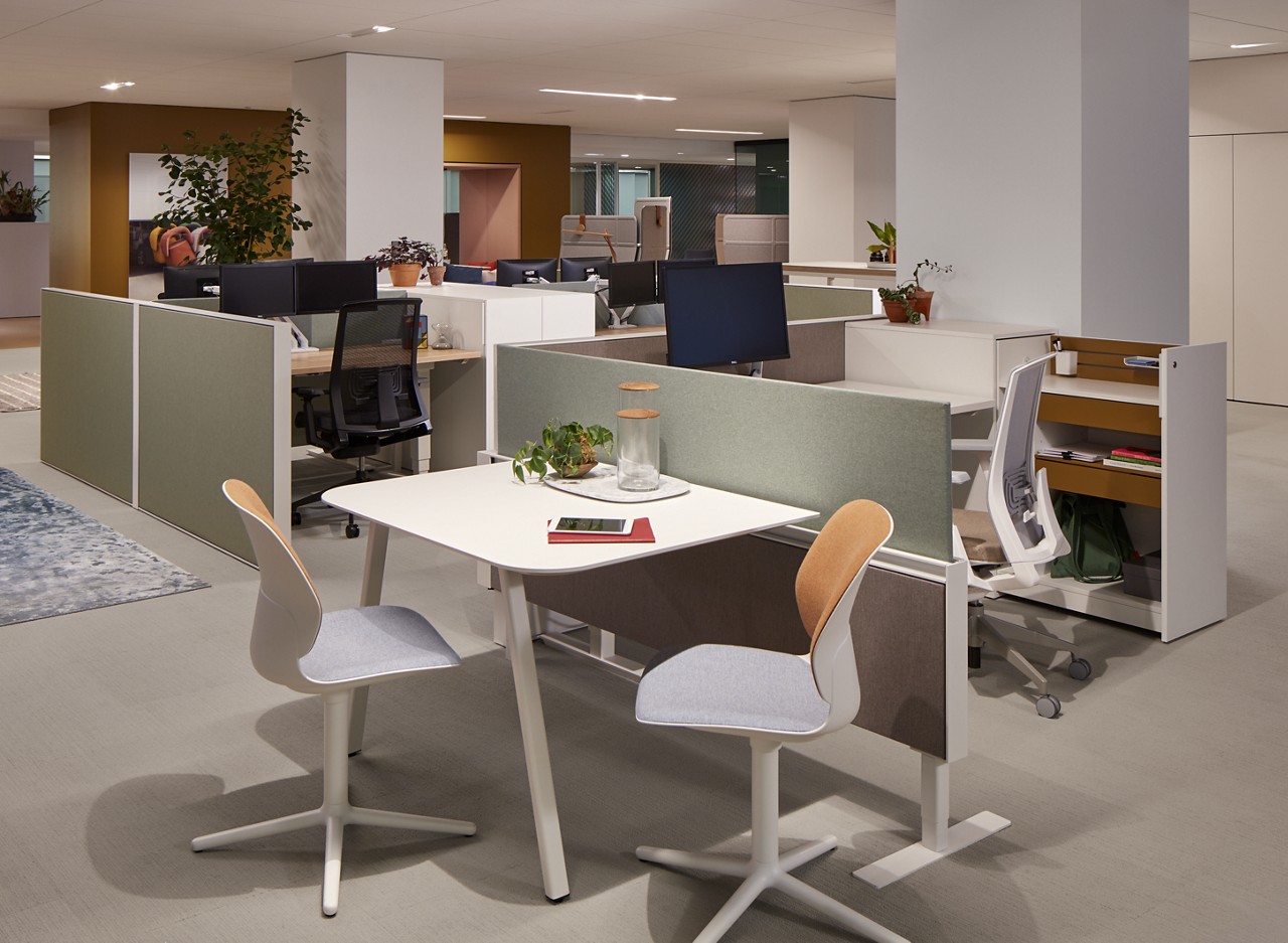 HAWORTH, Workspaces, Compose Connections is a light-scale, spine-based system designed for flexibility and quick